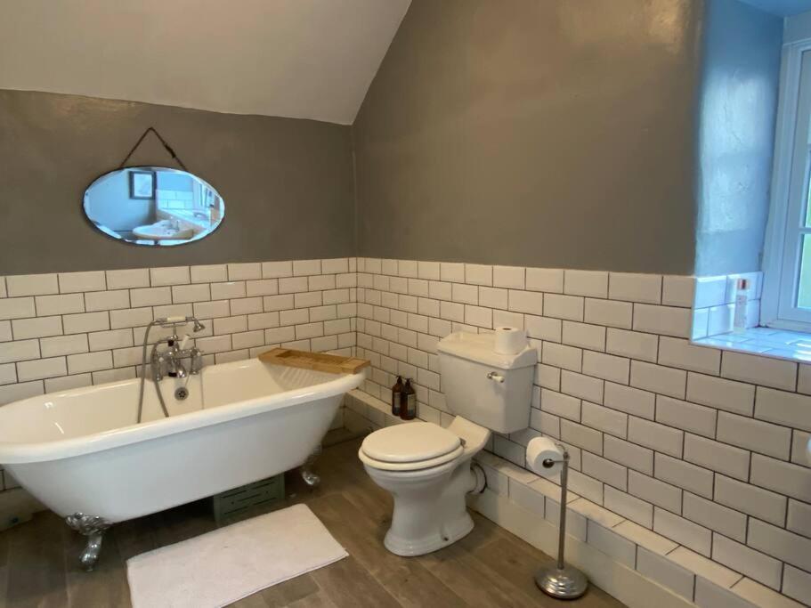 Farmhouse Cottage Set In Beautiful Countryside Oswestry Eksteriør bilde