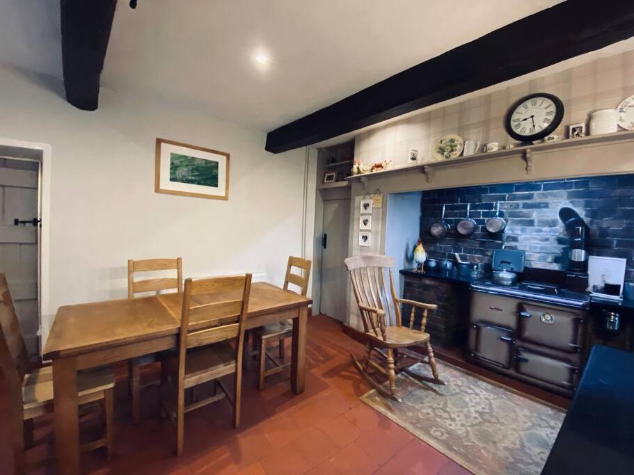 Farmhouse Cottage Set In Beautiful Countryside Oswestry Eksteriør bilde